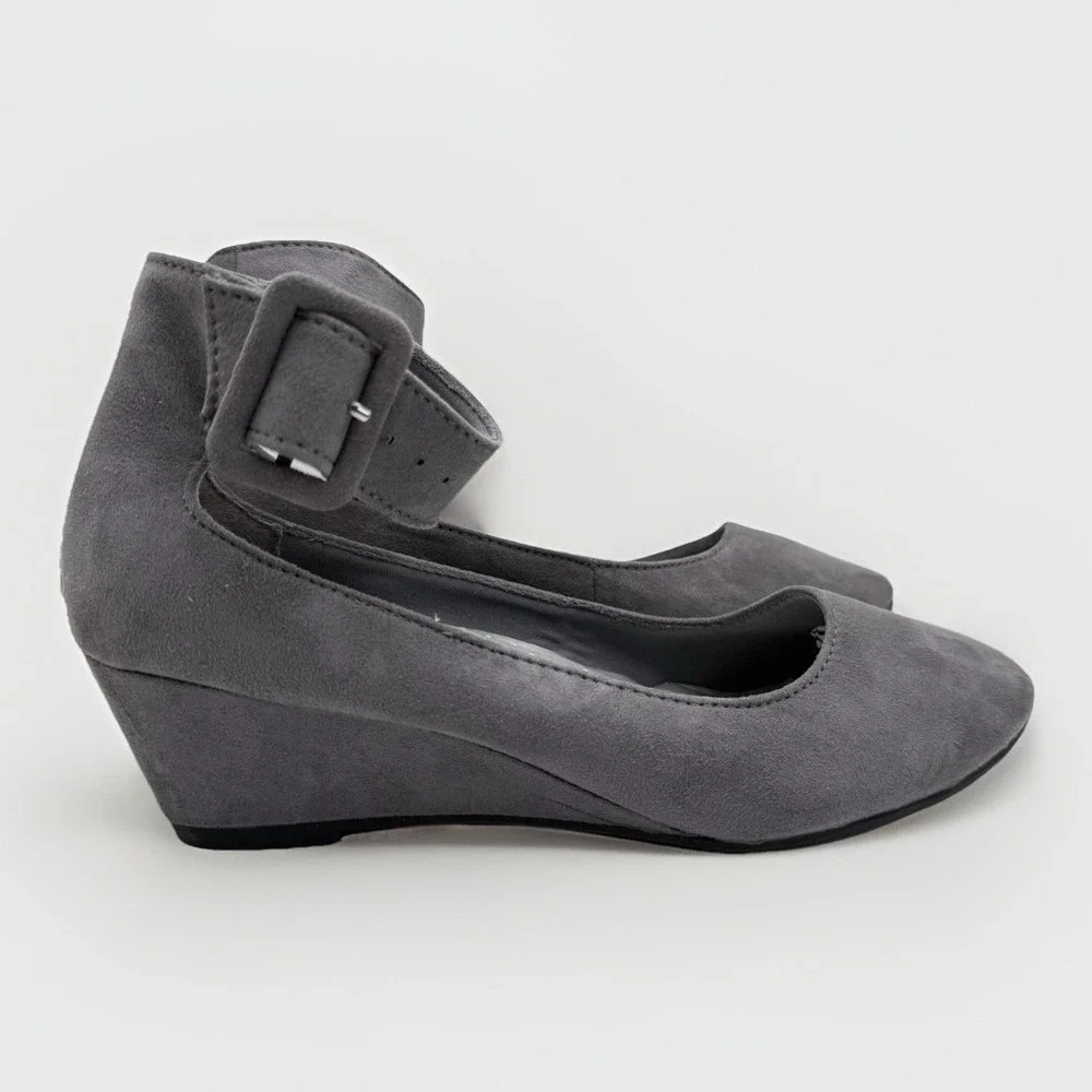 DexFlex Comfort J. Renee Gray Faux Suede Wedge Strap Heels Women's‎ 6.5 EU 38